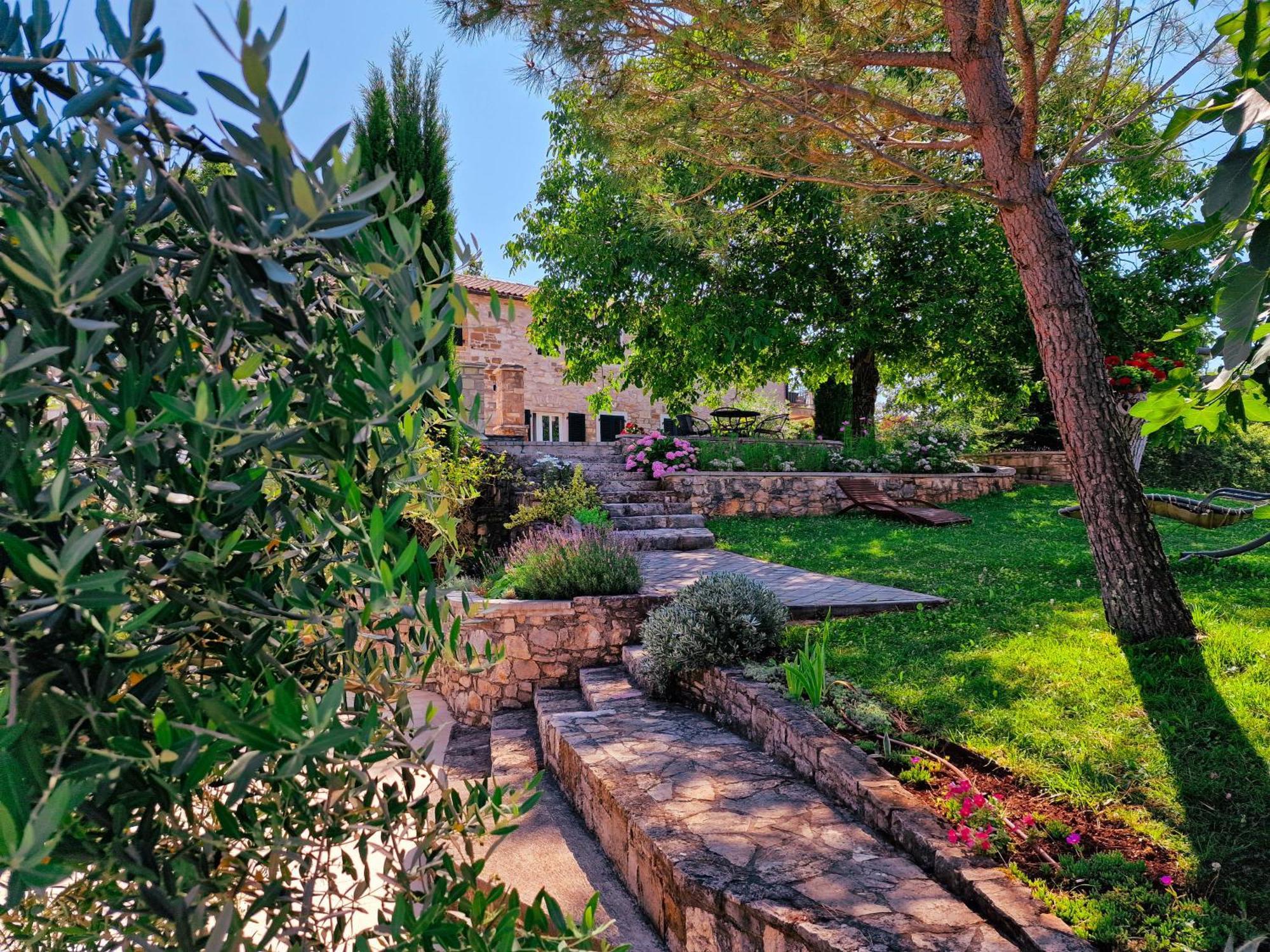 Stancija Ruseti Bed & Breakfast Oprtalj ภายนอก รูปภาพ