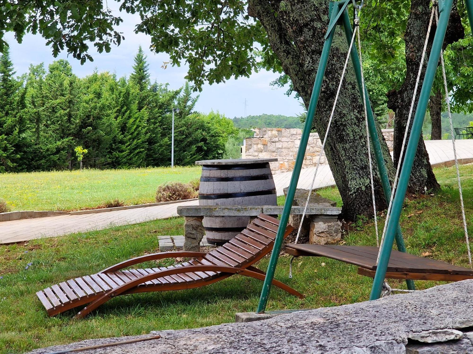 Stancija Ruseti Bed & Breakfast Oprtalj ภายนอก รูปภาพ