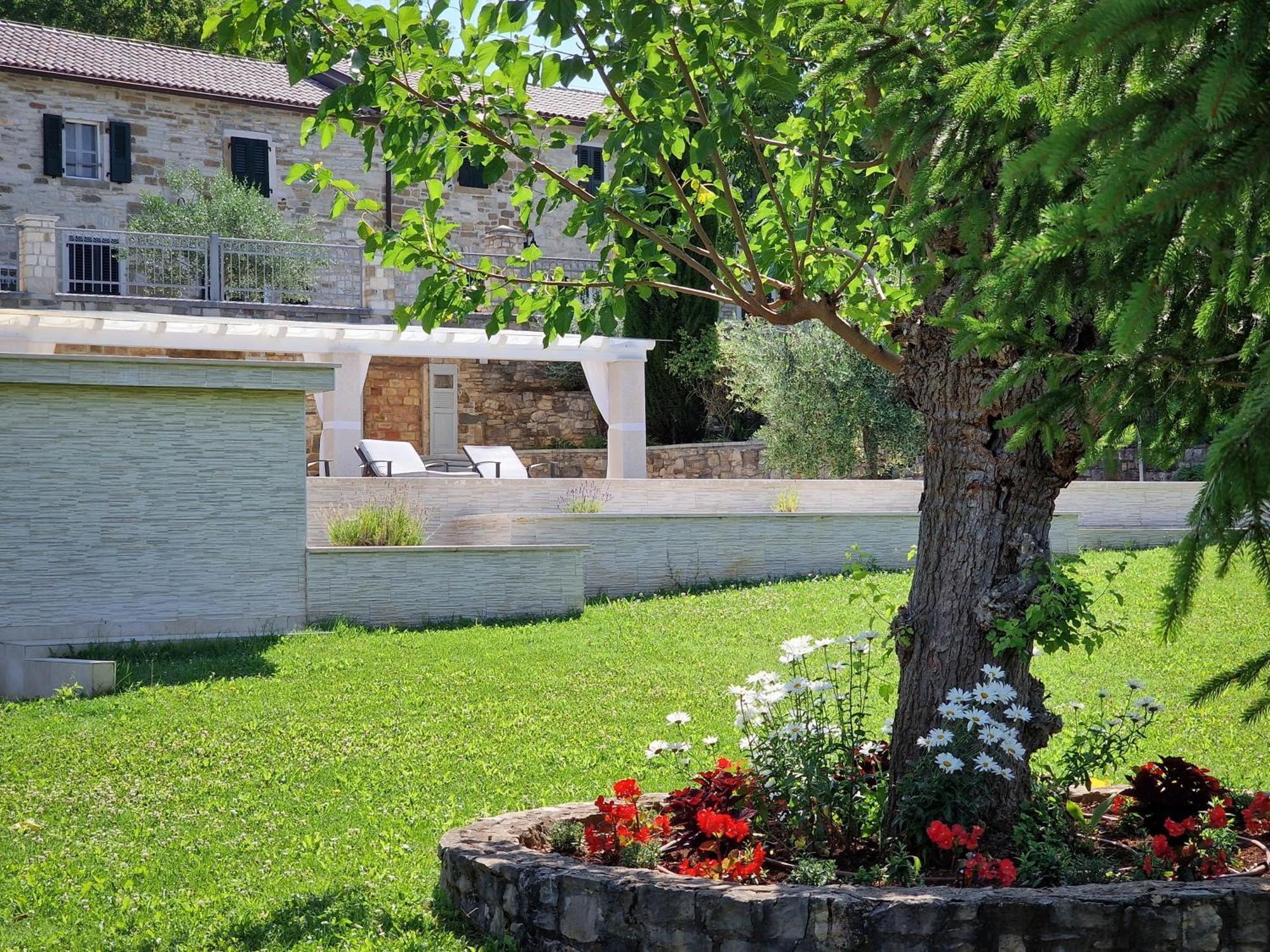 Stancija Ruseti Bed & Breakfast Oprtalj ภายนอก รูปภาพ