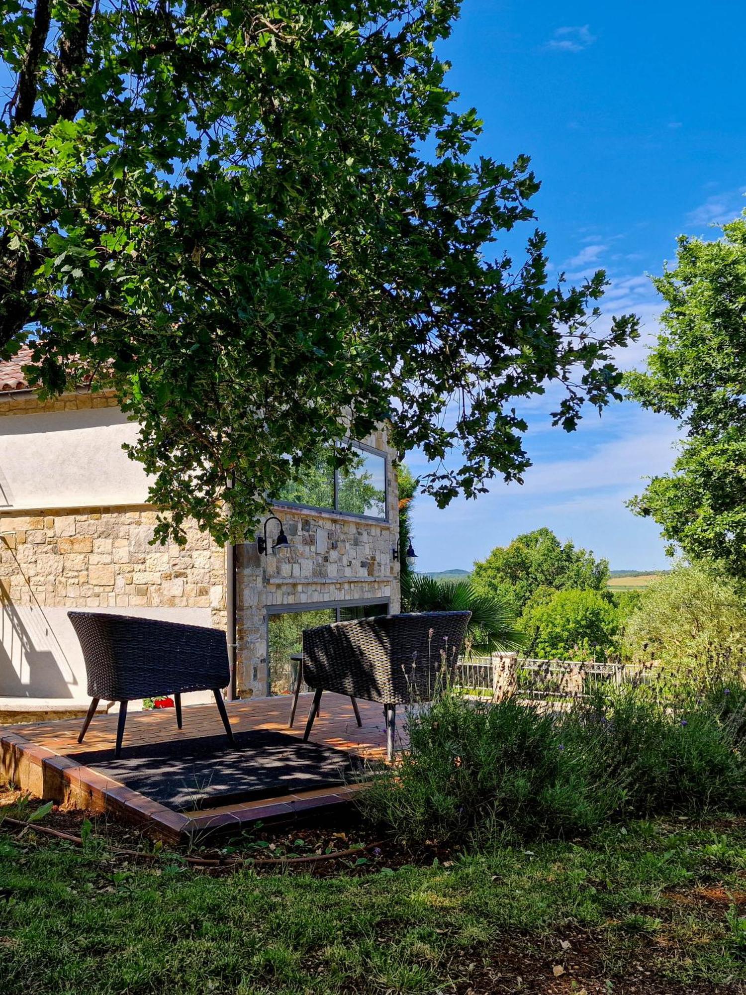 Stancija Ruseti Bed & Breakfast Oprtalj ภายนอก รูปภาพ